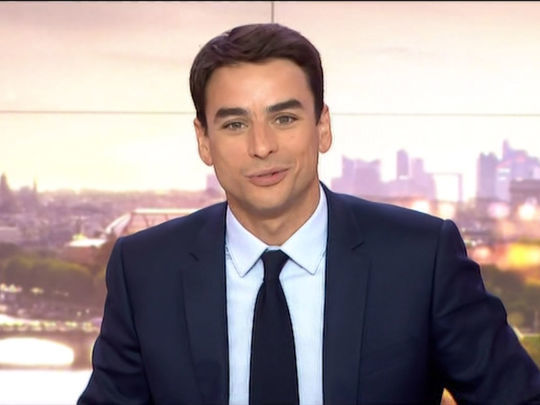Julian-Bugier-JT-de-France-2-il-annonce-un-sujet-d-Anne-Claire-Coudray-!-Video_exact540x405_l